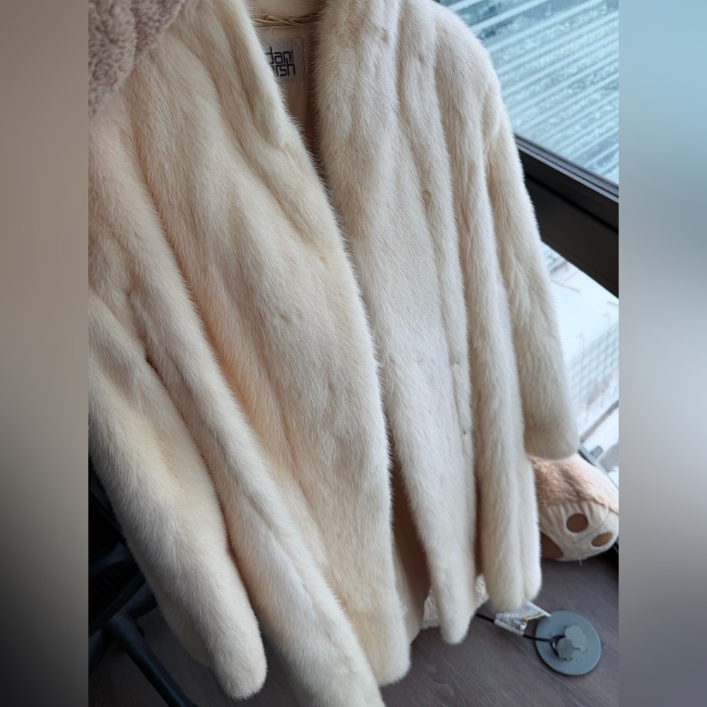 Elegant Ivory Mink Fur Coat -S/M - Picture 17 of 17